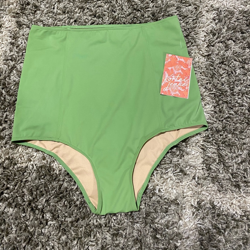 Kortni Jeane bottoms